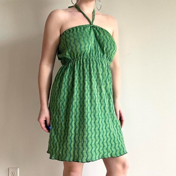 My “watermelon dress” — green zig zag pattern pull on strapless / halter dress - Picture 2 of 13